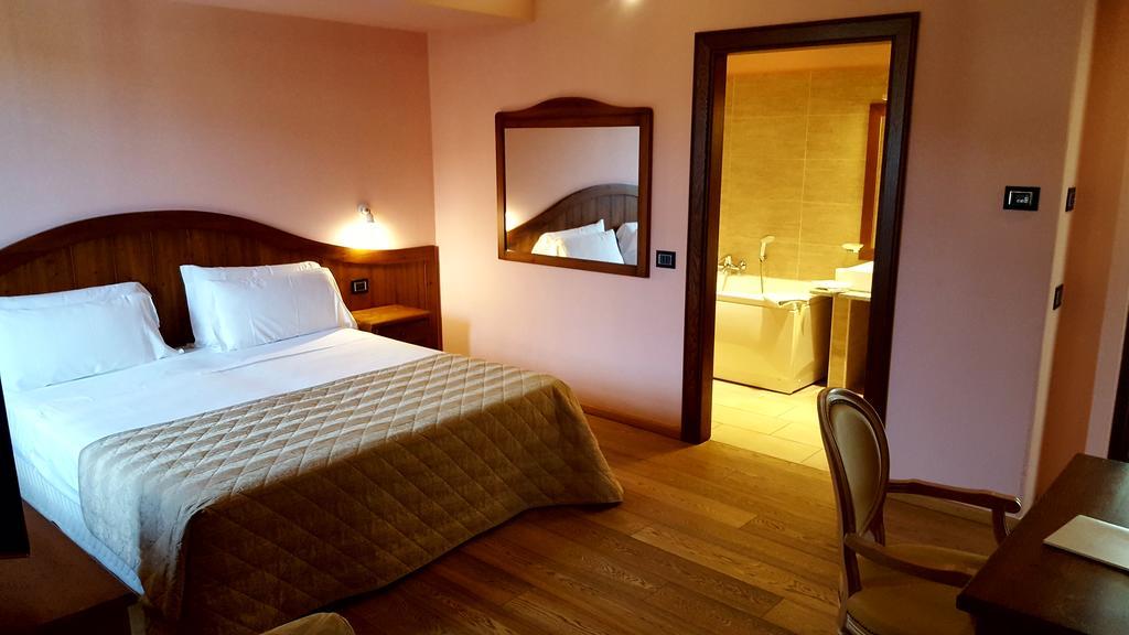 Hotel Cascina Canova Uggiate Eksteriør bilde