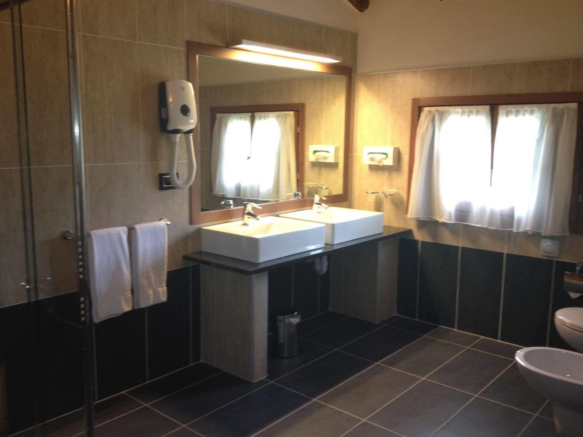 Hotel Cascina Canova Uggiate Eksteriør bilde